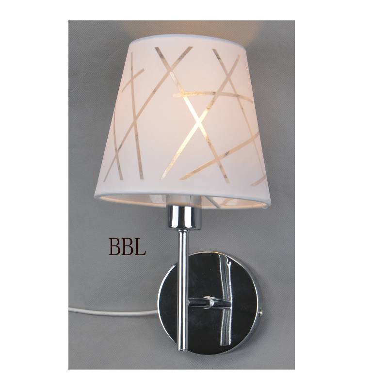 Lampa ścienna z odcieniem tkaniny