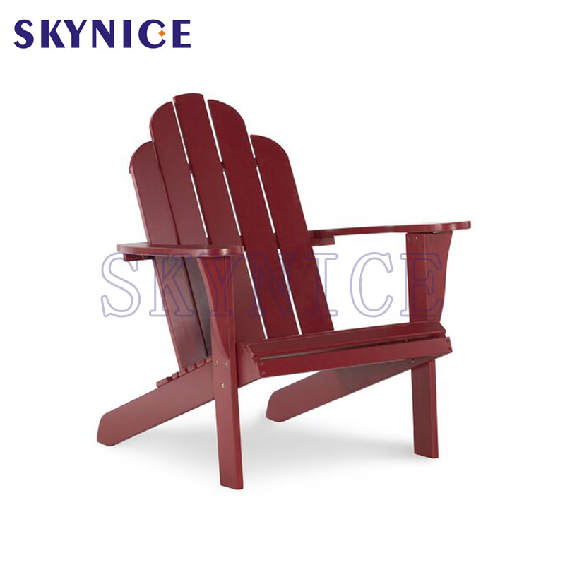 Drewniane krzesło Adirondack do wypoczynku w ogrodzie