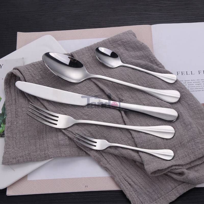 18PCS Mirror Polishing Tablicare Set Utensil Set, Knives, Forks, Spoons for Home and Restaurant