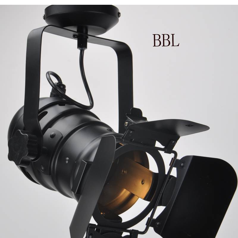 Oświetlenie punktowe filmu-1 z pokrywą i wspornikiem w kształcie litery U, może regulować kierunek