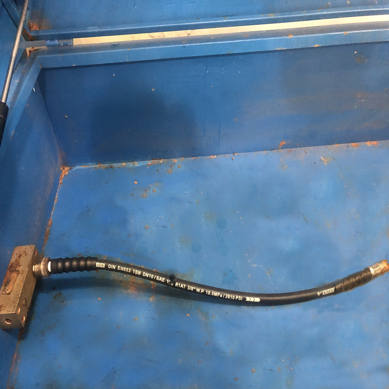 Przekraczają standardowy wynik testu BP SAE 100 R1 3\/8 '' przy 110Mpa