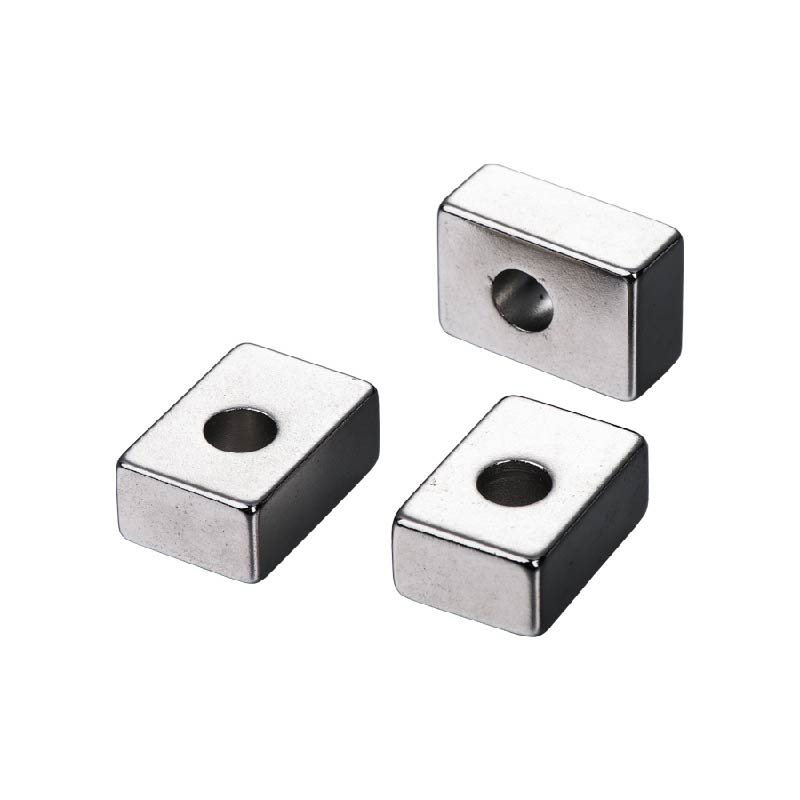 Silny, niestandardowy silnik samarowo-kobaltowy o wysokiej temperaturze magnetycznej