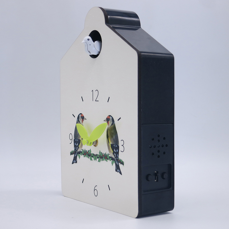 biały zegar z kukułką