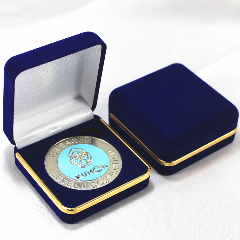 Punkt D-17 okrągły kształt Velvet Box dla pedałów, znaczek monet, mm.65*68*29, wagi około 40g.