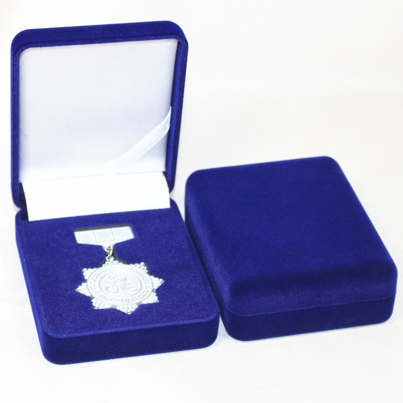 Punkt D-26 okrągły kształt Velvet Box dla monet, naszyjnika, mm.75*95*32mm, wagi około 65g