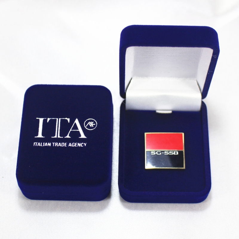 Element F-10 okrągły kształt Velvet Box dla odznaki lub monety, mm.45*55*22, wagi około 23g