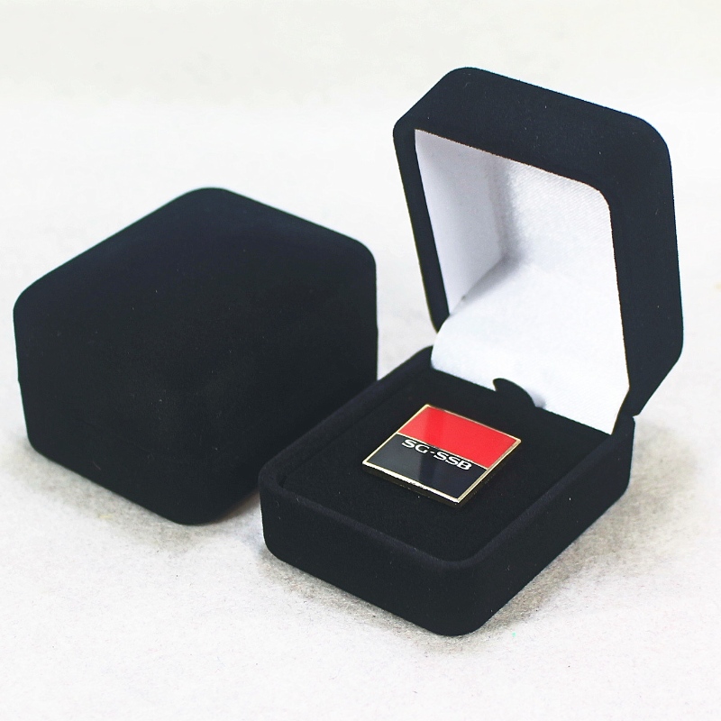 Produkt F-20 okrągły kształt Aksamitne pudełko na pierścionek, znaczek lub monetę, mm. 45 * 55 * 38, waga około 32g