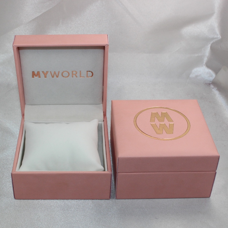 Artykuł V-05 kwadratowe Plastikowe pudełko ze sztucznej skóry Papier do zegarka. mm 100 * 100 * 60, waga około 194 g