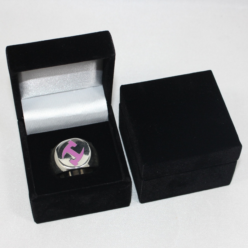 Kwadratowe pudełko flanelowe V-08 na średnicę 25-38 mm, znaczek, duży pierścionek itp. Mm. 60 * 60 * 48, waga około 63g