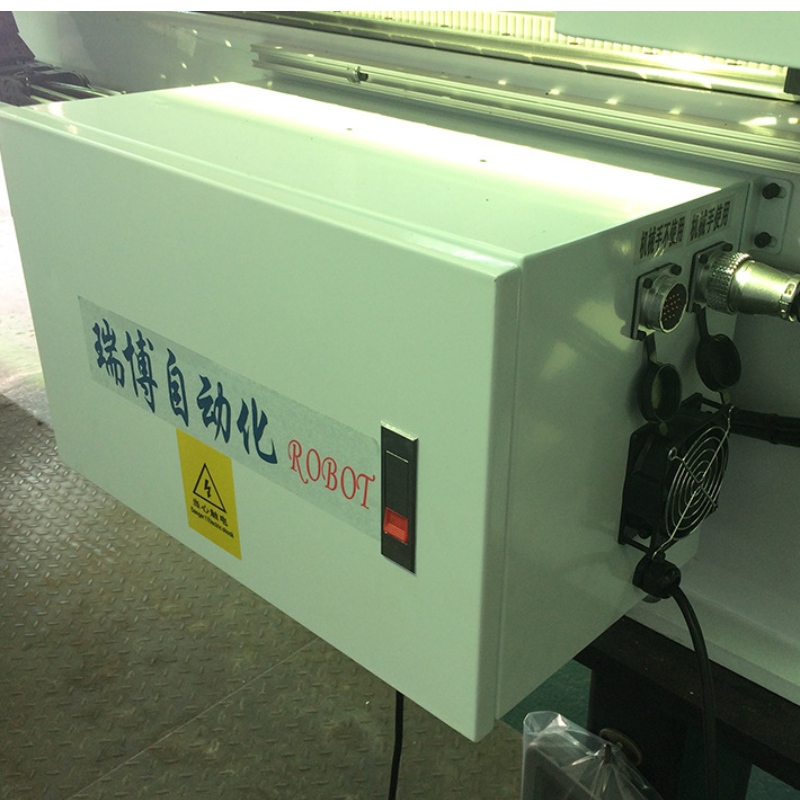Robot serwo poprzeczny RA700 / RA900