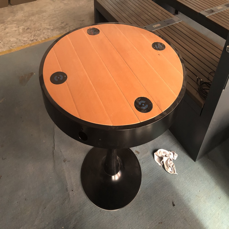 4 szt.Ładowarka bezprzewodowa 2 szt.Ładowarka USB Smart Wifi Table