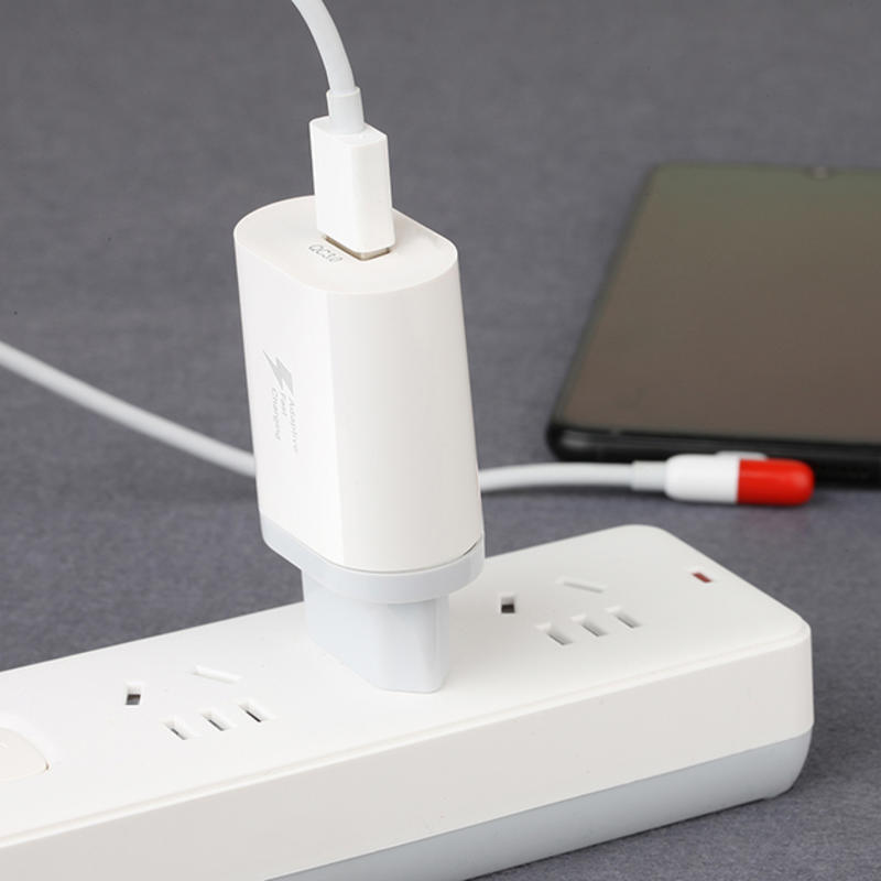 Uniwersalna ładowarka uniwersalna z uniwersalnym ładowarkiem uniwersalnym UE/US/UK PD 18W + 5V 2.4A 2 port USB C