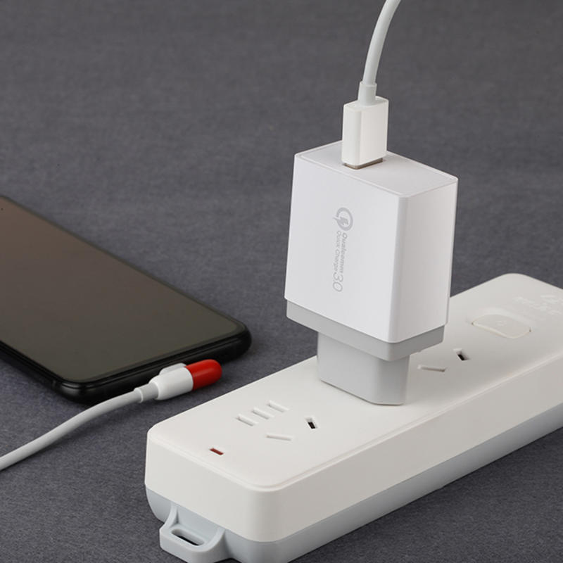 Szybka ładowarka z wtyczką brytyjską Ładowarka ścienna USB do iPhone'a Wtyczka brytyjska Ładowarka podróżna USB QC3.0