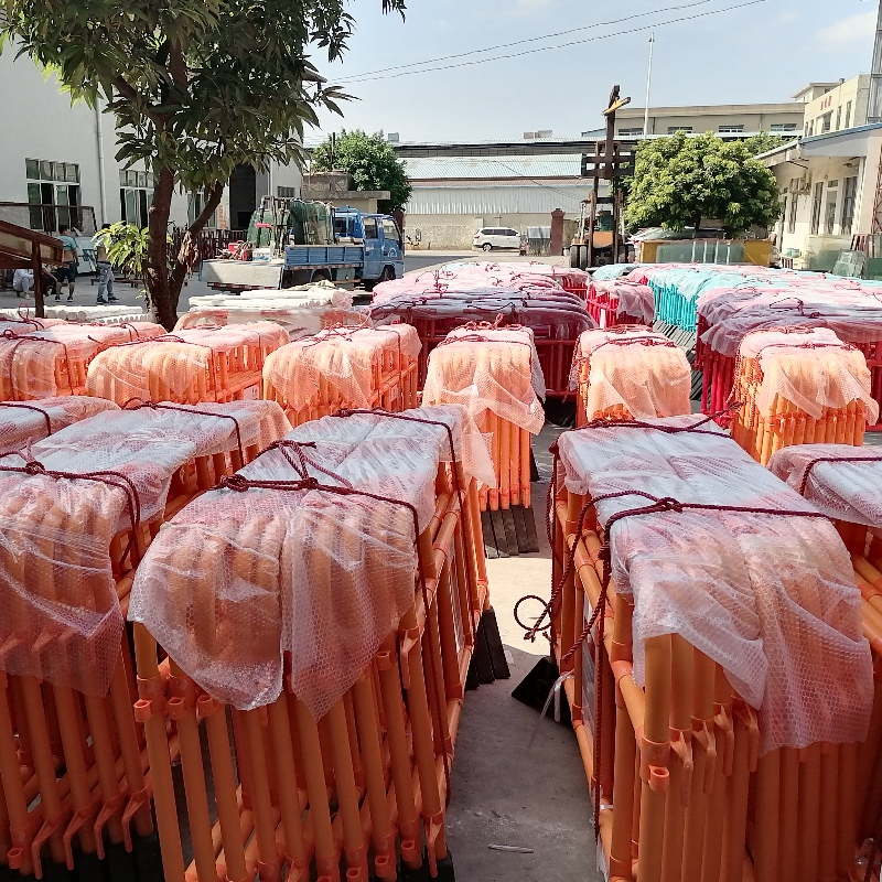 Bariera dla pieszych na koncerty, imprezy sportowe i parady Barykada plastikowa Bariera parkingowa PCV Bariera samochodowa