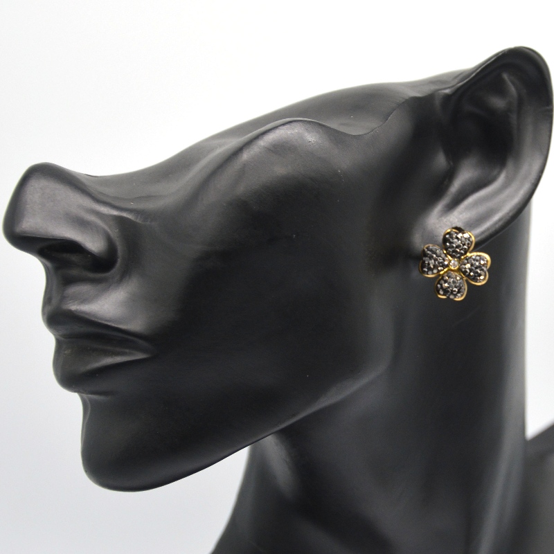 Kolczyki z czterolistną koniczyną, odpowiednie dla dziewcząt i kobiet, uwielbiają czarno-białe kolczyki w kształcie serca, fabryka przetwarzania biżuterii Chiny Ruifanbao