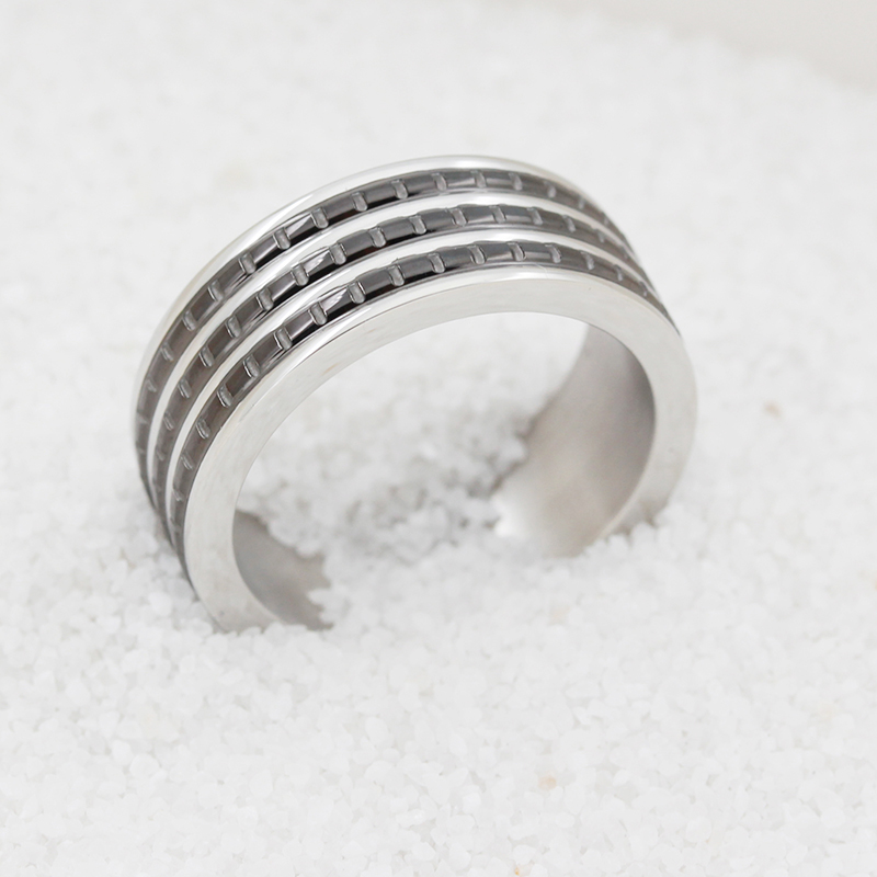 Męski, dwukolorowy czarny platerowany pierścień ze stali nierdzewnej