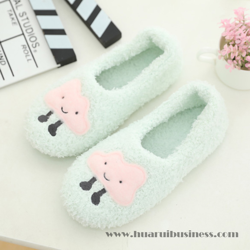 pantofelek mikrofibrowy, pantofl, pontoufle, haftowany aplikatem