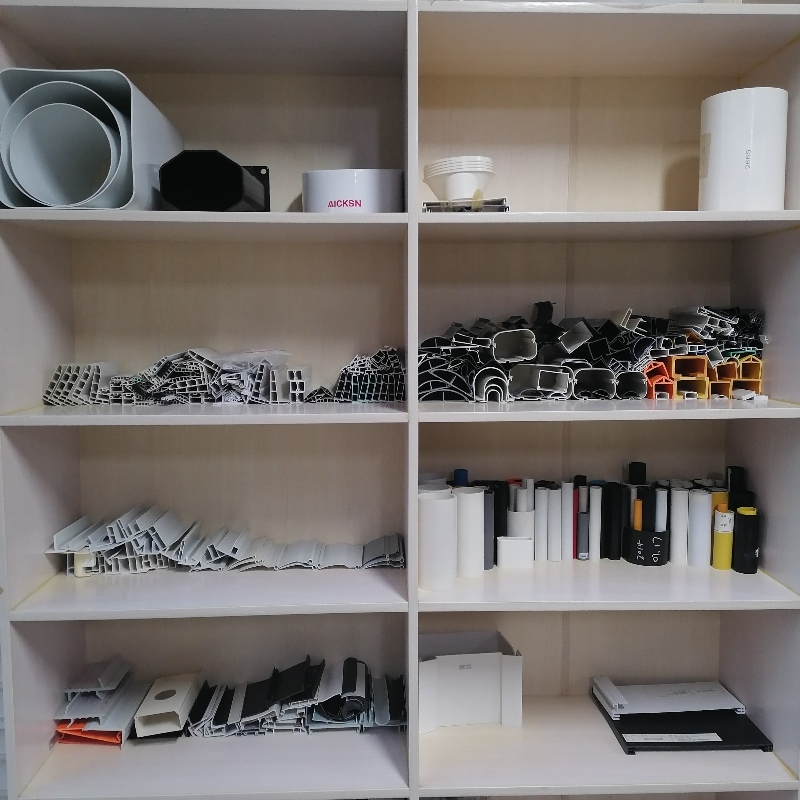 Jaki wpływ ma dwutlenek tytanu na odporność na pogodę profilowanych materiałów