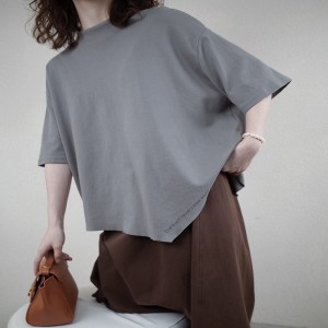 luźno dopasowany projekt Minimalst Round Collar Styl Stitched rękaw Casual Solid color bawełna i bielizna przerośnięta na zamówienie 12631 T-Shirts