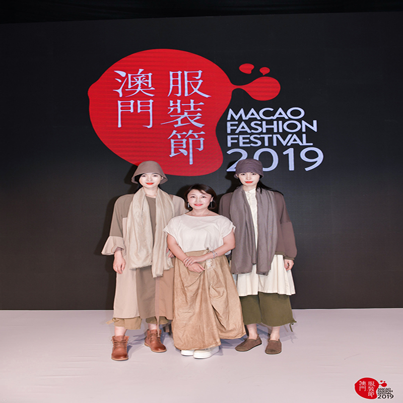 Retro i eleganckie, sprawdzają bluzki, spodnie w kratę, spódnica w kratę, elementy w kratęnigdynie są tłuste donoszenia.