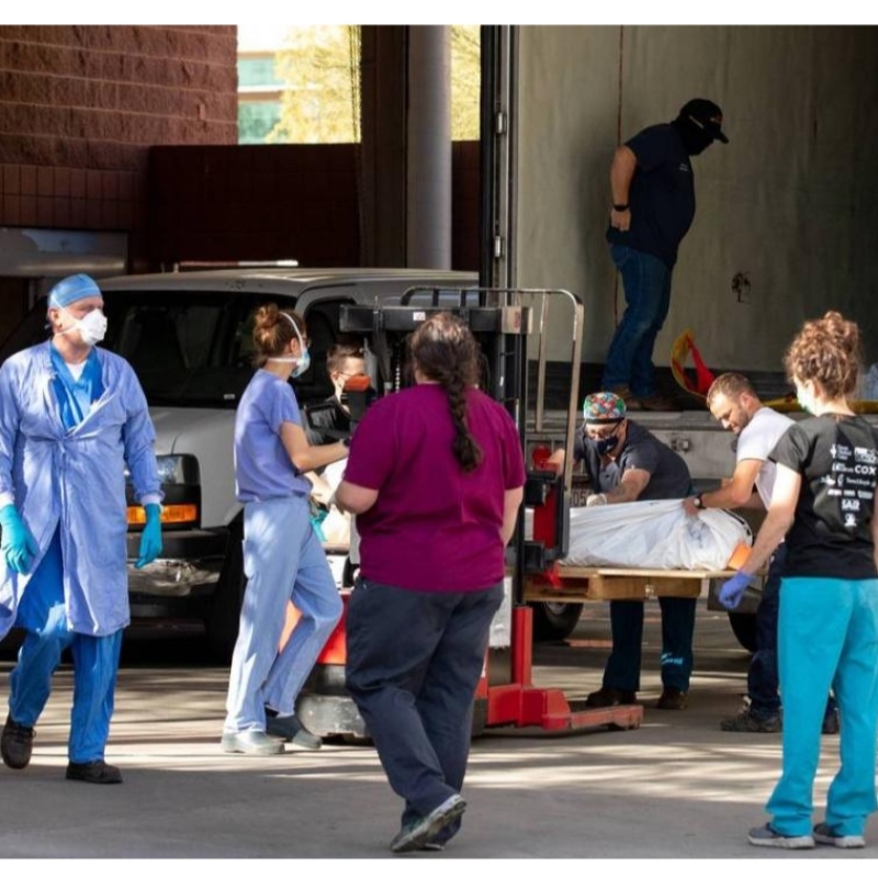 Polaryzacja polityczna, odrzucenienauki prowadzi do amerykańskiegoniepowodzenia w zawieraniu pandemii: NYT