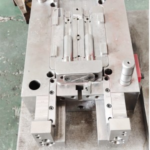 Niestandardowy rozmiar Produkcja szybkobieżna Stalowe części samochodowe Formowanie wtryskowe tworzyw sztucznych