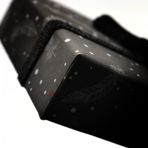 Brak kolorowej pokrywy wstążki i podstawowe pudełka papierowe do pakowania czekolady