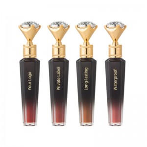 Nowy materialny lipgloss.