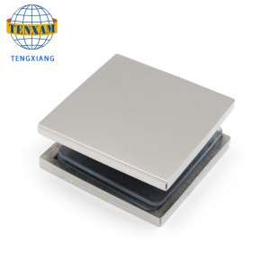 Chiński Producent Glass Holding Clips Chrome 2 * 2 cal Clip Brass Glass Drzwi Zaczarki Drzwi Zawiasy 8-12mm Szklany Standard Łazienki