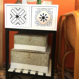 Pudełko utkane wodorostów z zakrytym magazynem