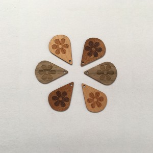 Drewniana karta o kształcie specjalnej