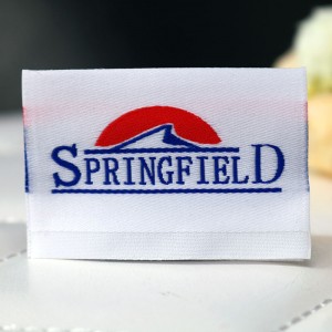 Wspieraj indywidualne ubrania tkane etykiety