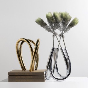 Metalowy wazon łuku