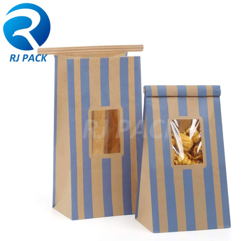 Wpływ kwadratowego bloku z płaskim dnem z krawatemna jedzenie