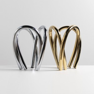 Metalowy wazon łuku