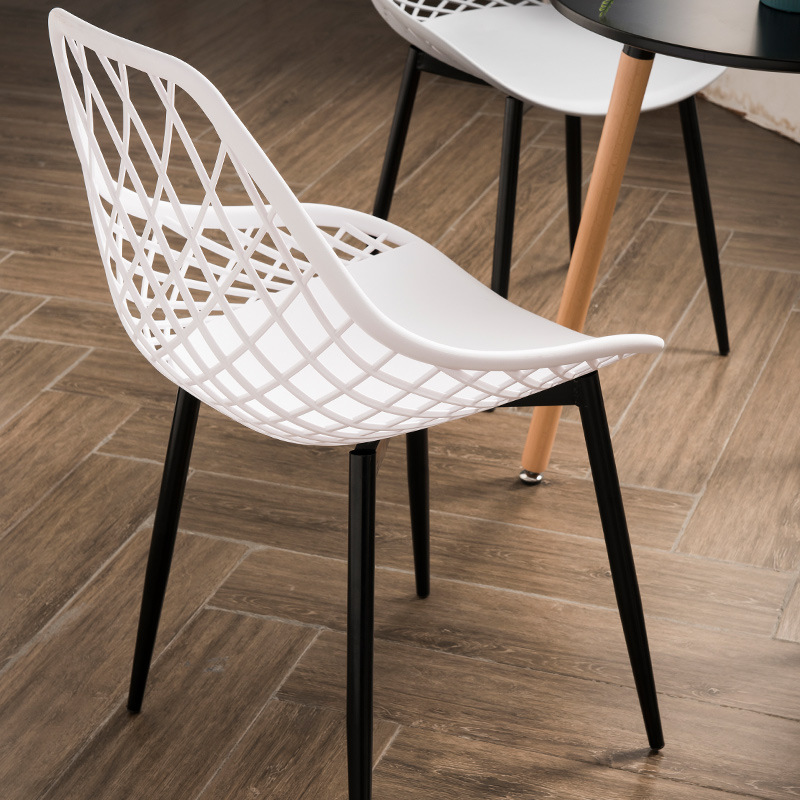 Wysokiej jakościnowoczesny design chińskie fabryczne plastikowe krzesło z siatki jadalnia PP siedzenie plastikowe krzesła do jadalni