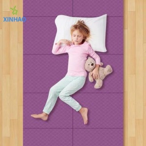 Hurtowa składana mata jogi podróżnej 4 mm/5mm Grubość łatwa do przenoszenia do ćwiczeń klasowych, odpoczynku biurowego, kempingu w parku