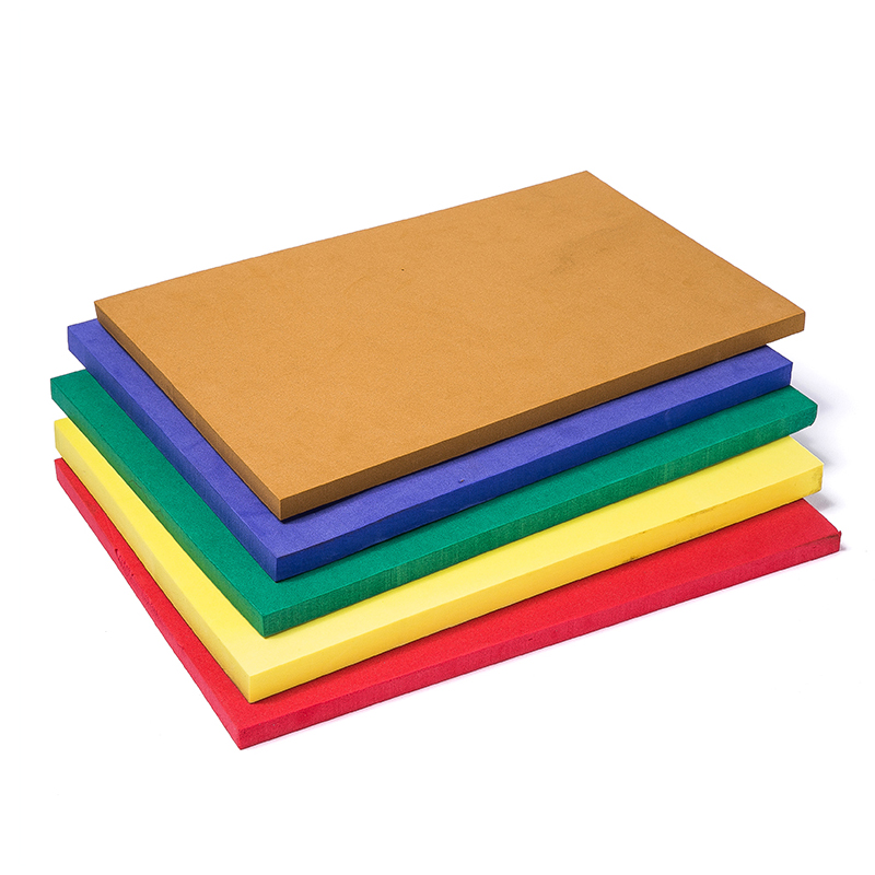 Formowana wtryskowa piana EVA vs. EVA zmierzona do kompresji