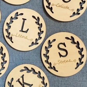 Laser rzeźbiony drewniany kółko sklejki dekoracyjny