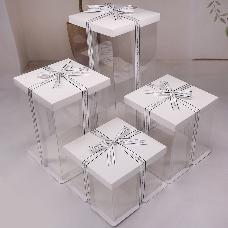 Kwadratowe przezroczyste pudełko na tort urodzinowy