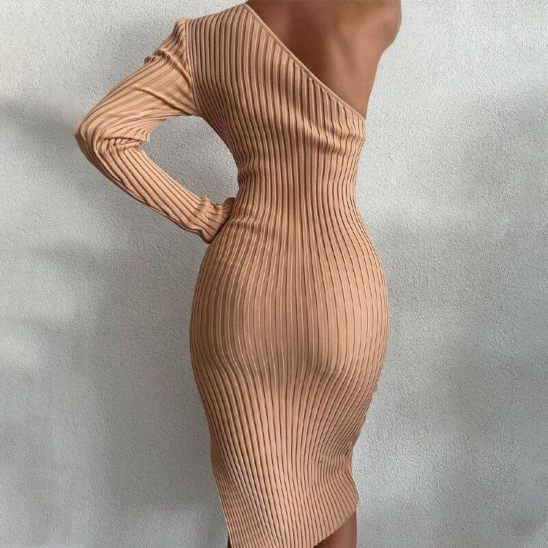 Niestandardowa sprężynana ramię długi poliester Sweter Women's Fashing Solid Kolor Knit Kiagonal Slit Sexy sukienka