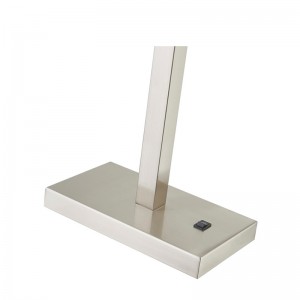 Lampka biurka w apartamencie gościnności w pokoju