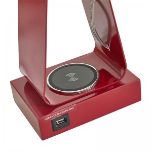 Mała lampa biurka z czerwonym wykończeniem, port ładowania USB, bezprzewodowa stacja ładowania i przełącznik rockera ON/off w pokoju gościnnym