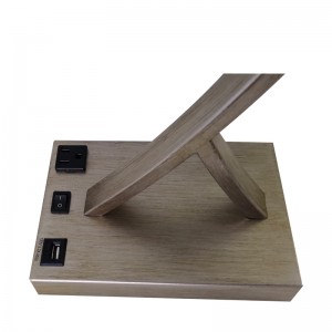 Antyczna srebrna lampka biurka z przełącznikiem rockera ON/off, wygodnym punktem sprzedaży i portem ładowania USB w pokoju gościnnym