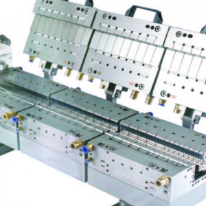 Forma wytłaczania z profilem z tworzywa sztucznego