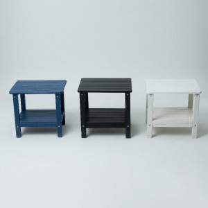 Stół bocznyna zewnątrz z białym kolorem