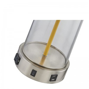 Hotelowa szklana lampa stołowa z przełącznikiem rockera on/off, wygodnym punktem sprzedaży i portem ładowania USB w hotelowym pokoju gościowym