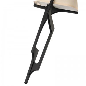 Hyatt Hotel Ręcznie wykonany metalowy kinkiet ścienny z ciemnym brązowym wykończeniem i pół prostokątnego odcienia tkaniny w hotelu typowy korytarz