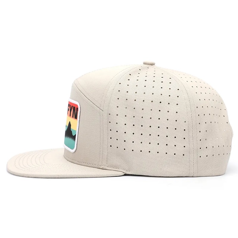 Hurtownianiestandardowa wysokiej jakości 7 panel Flat Brim Logo Logo Luksusowe czapki Snapback, laserowy otwór perforowany męski kapelusz męski