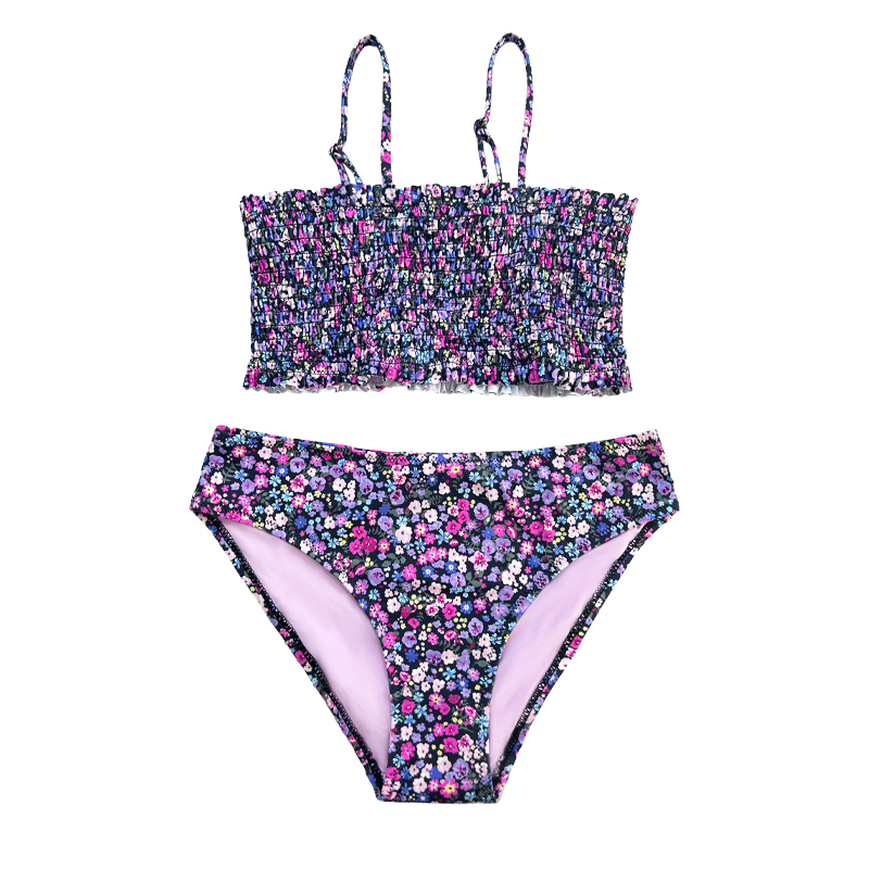 Dwuczęściowy kostium kąpielowy z fioletowym sznurkiem kwiatowym.